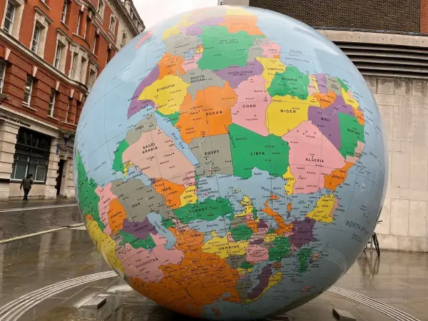 Colorful globe in an urban setting – representing Vig-Village’s worldwide learning community