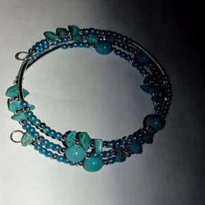 Triple-loop memory bracelet made of turquoise stone and blue beads