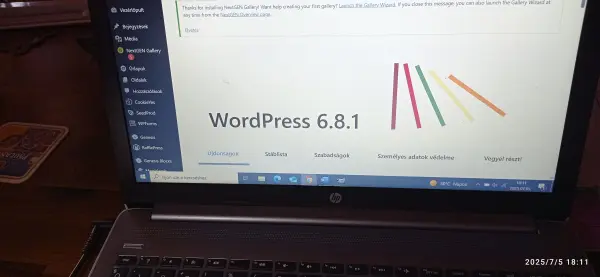 Saját laptop képernyője, rajta a WordPress 6.8.1 kezelőfelülete