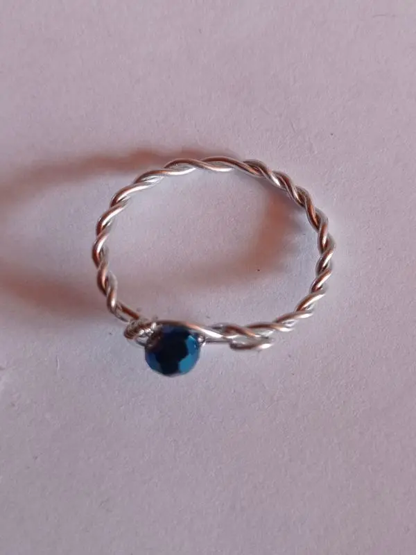 Twisted metal ring