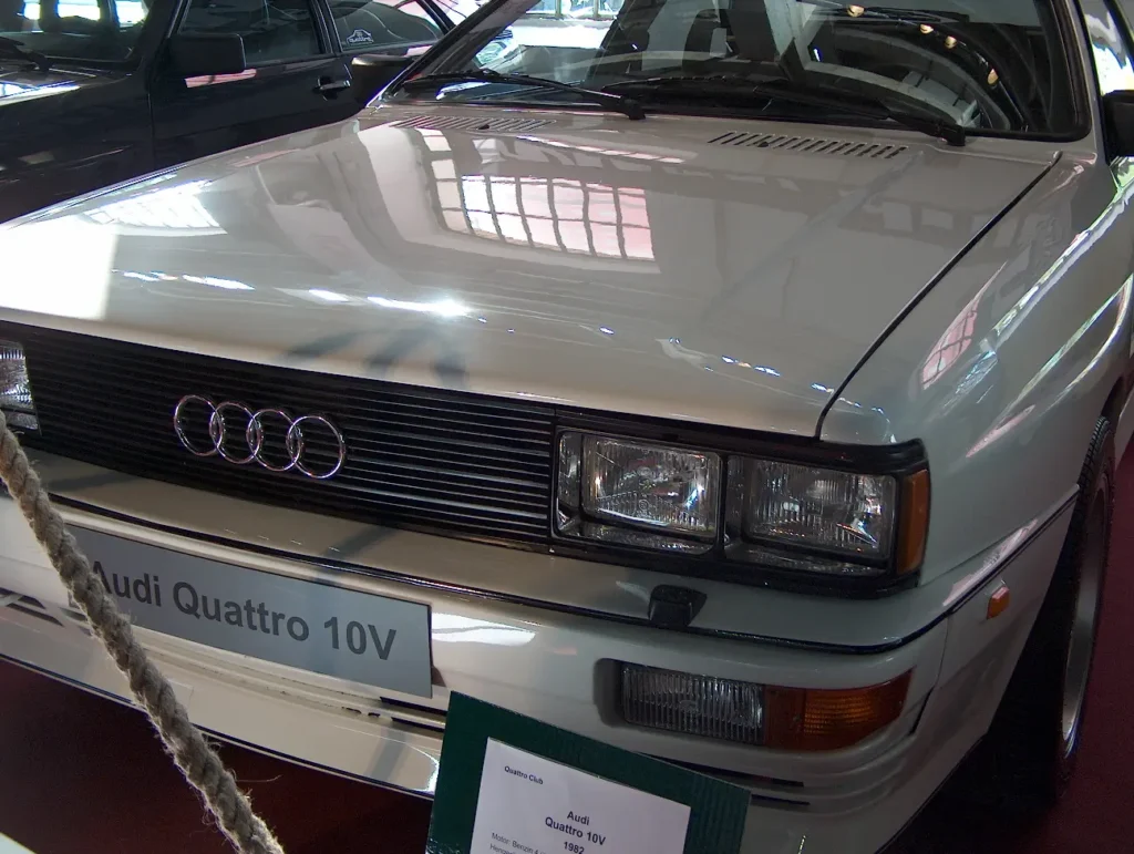 2009 áprilisában a budapesti Vasúttörténeti Parkban megrendezett Oldtimer Expo veterán autó- és motorkiállítás képei. Audi Quattro 10V