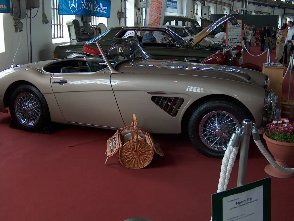 2009 áprilisában a budapesti Vasúttörténeti Parkban megrendezett Oldtimer Expo veterán autó- és motorkiállítás képei. Austin-Healey 3000
