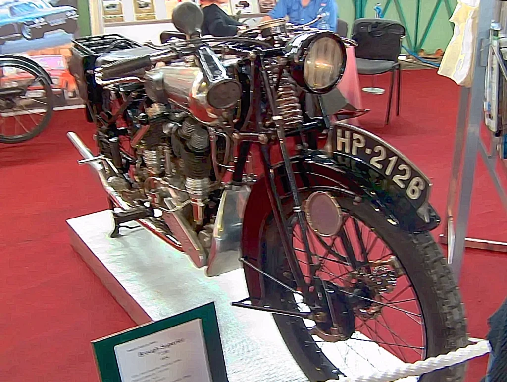 2009 áprilisában a budapesti Vasúttörténeti Parkban megrendezett Oldtimer Expo veterán autó- és motorkiállítás képei. Brough Superior motorkerékpár