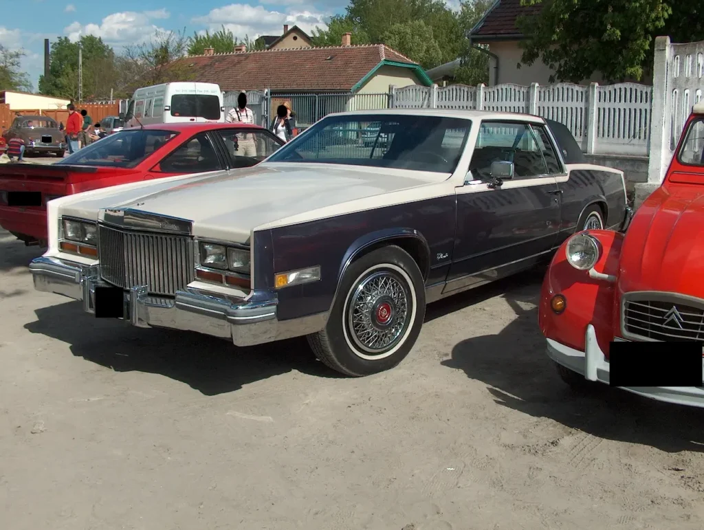 2009 áprilisában a budapesti Vasúttörténeti Parkban megrendezett Oldtimer Expo veterán autó- és motorkiállítás képei. Cadillac Eldorado