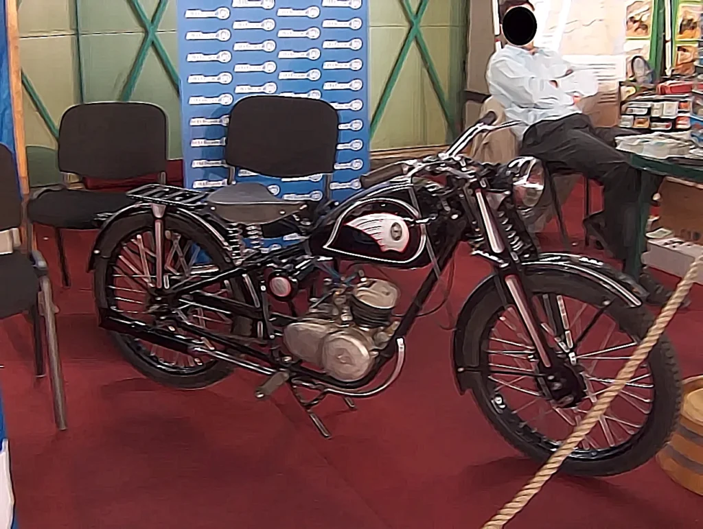 2009 áprilisában a budapesti Vasúttörténeti Parkban megrendezett Oldtimer Expo veterán autó- és motorkiállítás képei. Csepel motorkerékpár
