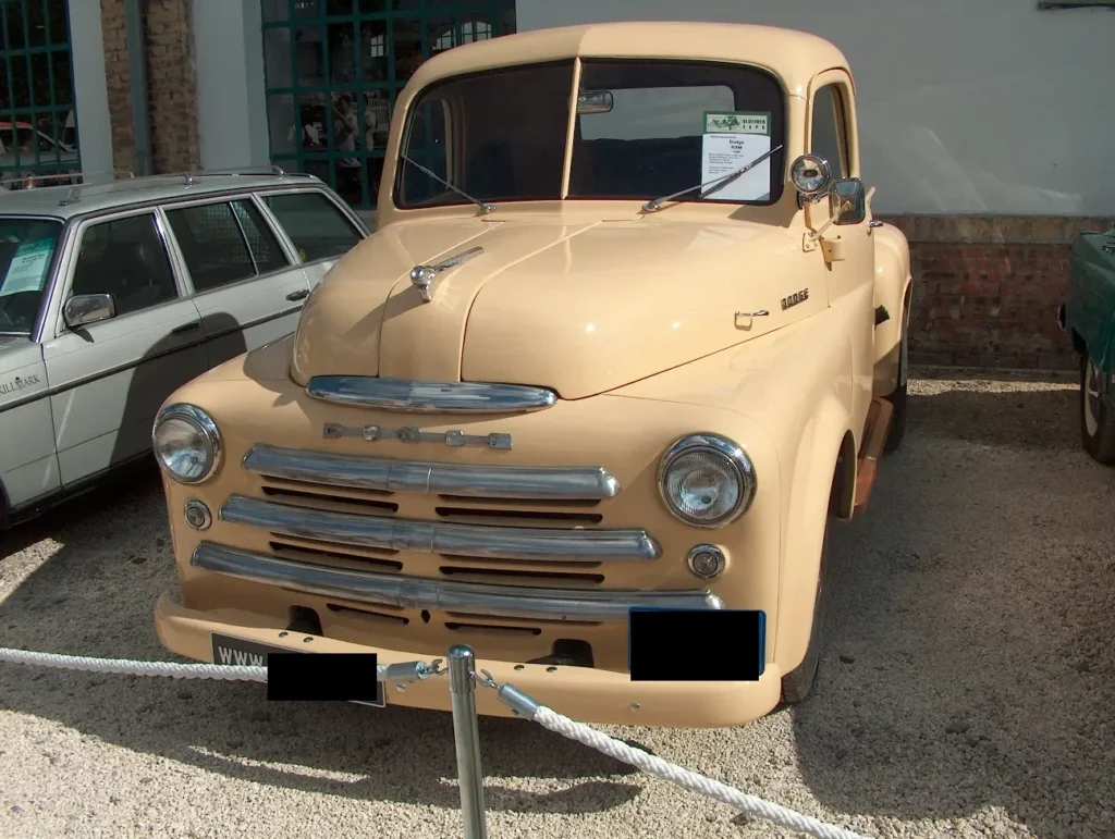 2009 áprilisában a budapesti Vasúttörténeti Parkban megrendezett Oldtimer Expo veterán autó- és motorkiállítás képei. Dodge