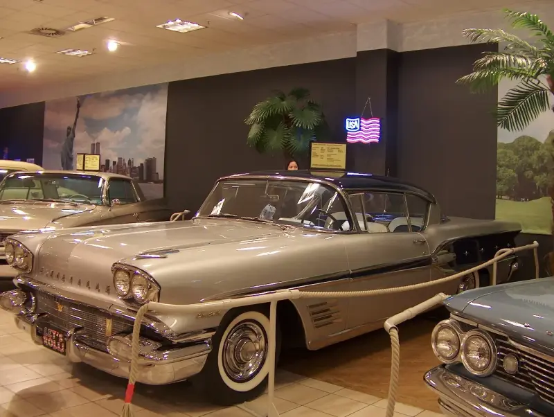 2007 American Car Wonders Budapest, Westend City Center Pontiac Bonneville 1958 -Left