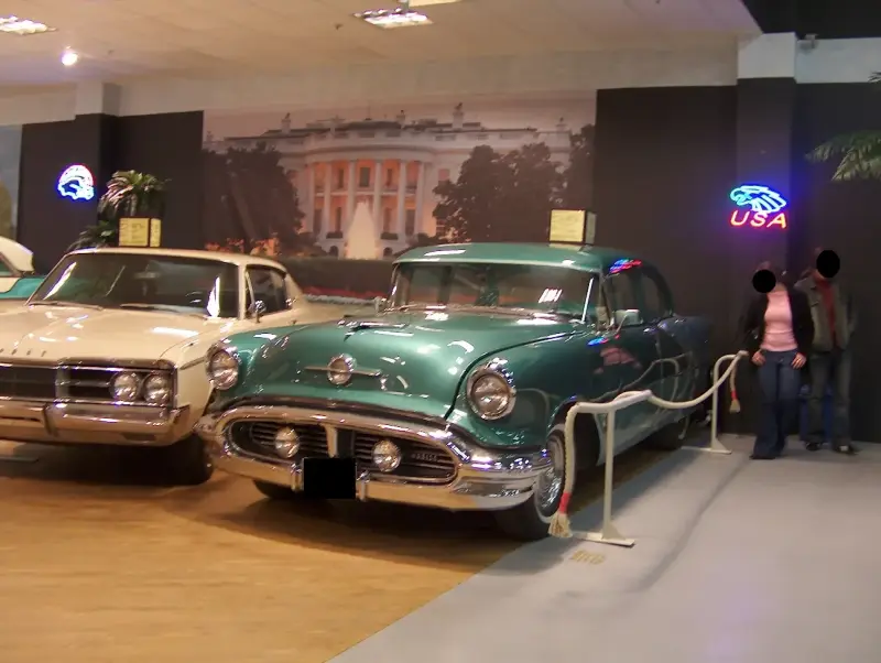 2007 Amerikai autócsodák kiállítás Budapest, Westend City Center Oldsmobile 88 "Rocket" (1955)
