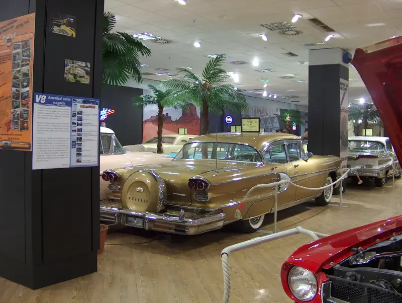 2007 American Car Wonders Budapest, Westend City Center Pontiac Bonneville 1958 Rear view Gold colour