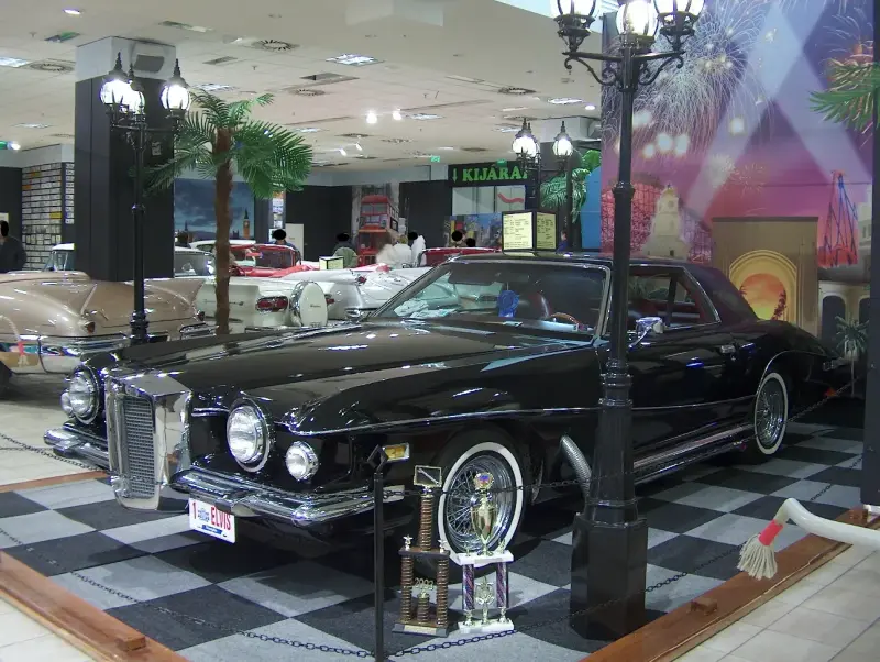 2007 American Car Wonders Exhibition Budapest, Westend City Center Stutz Blackhawk -Elvis