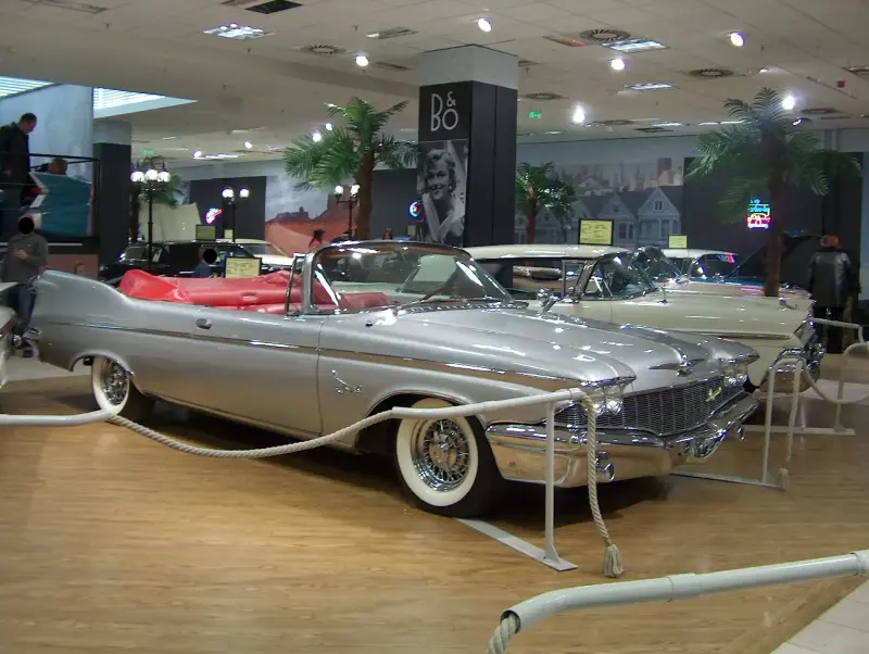 2007 Amerikai autócsodák kiállítás Budapest, Westend City Center, Chrysler Imperial Crown Convertible oldalról