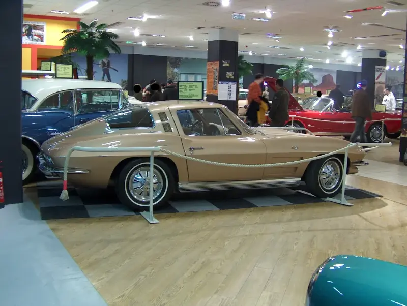 2007 Amerikai Autócsodák Kiállítás Budapest, Westend City Center Chevrolet Corvette Sting Ray Split-Window (1963) oldal nézet.