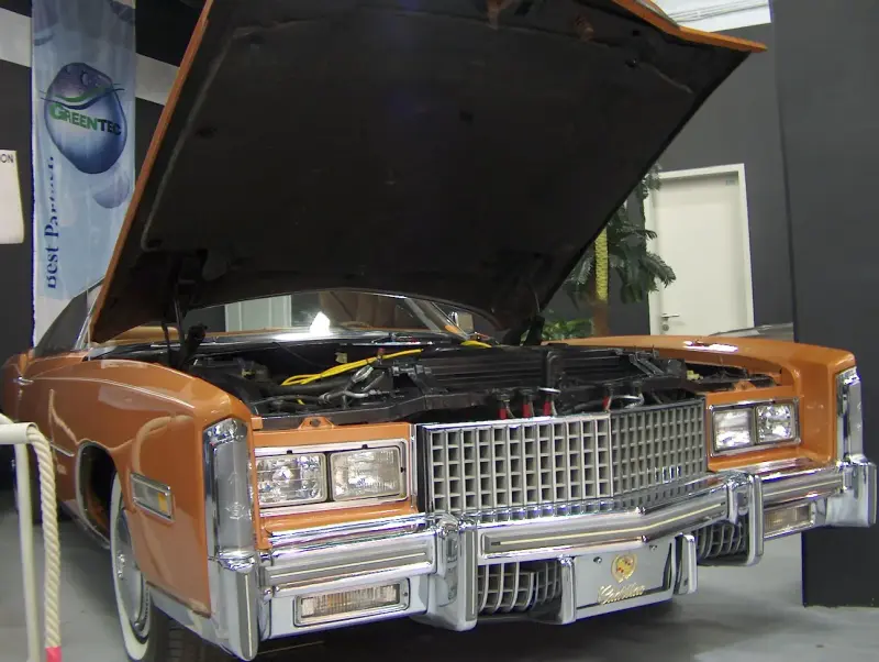 Amerikai autócsodák kiállítása 2007 Budapest, Westend City Center narancs színű Cadillac Eldorado Convertible (1975-76) Eleje