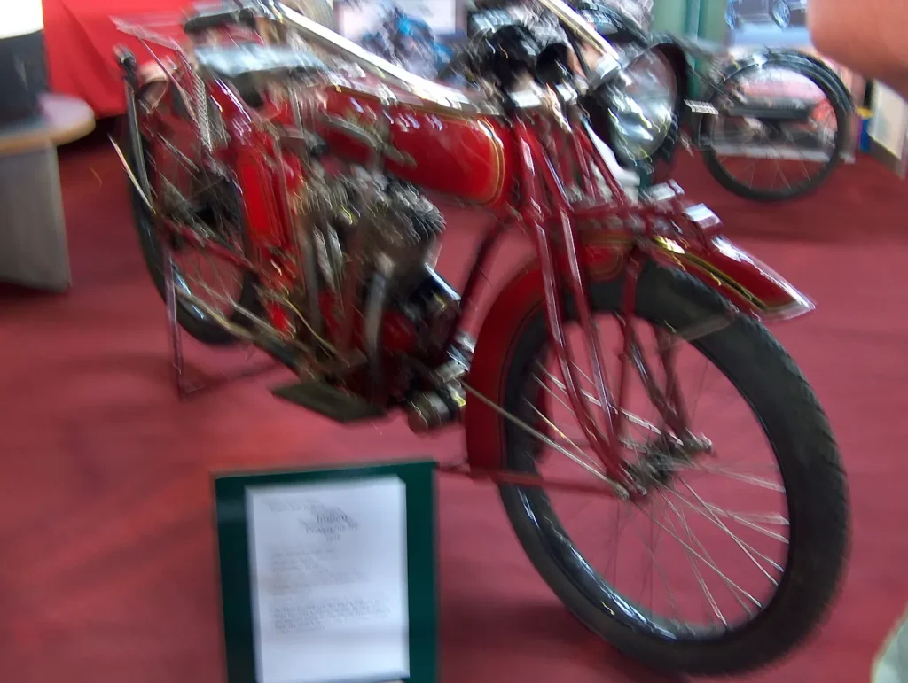 2009 áprilisában a budapesti Vasúttörténeti Parkban megrendezett Oldtimer Expo veterán autó- és motorkiállítás képei. Indian Powerplus (feltehetően)