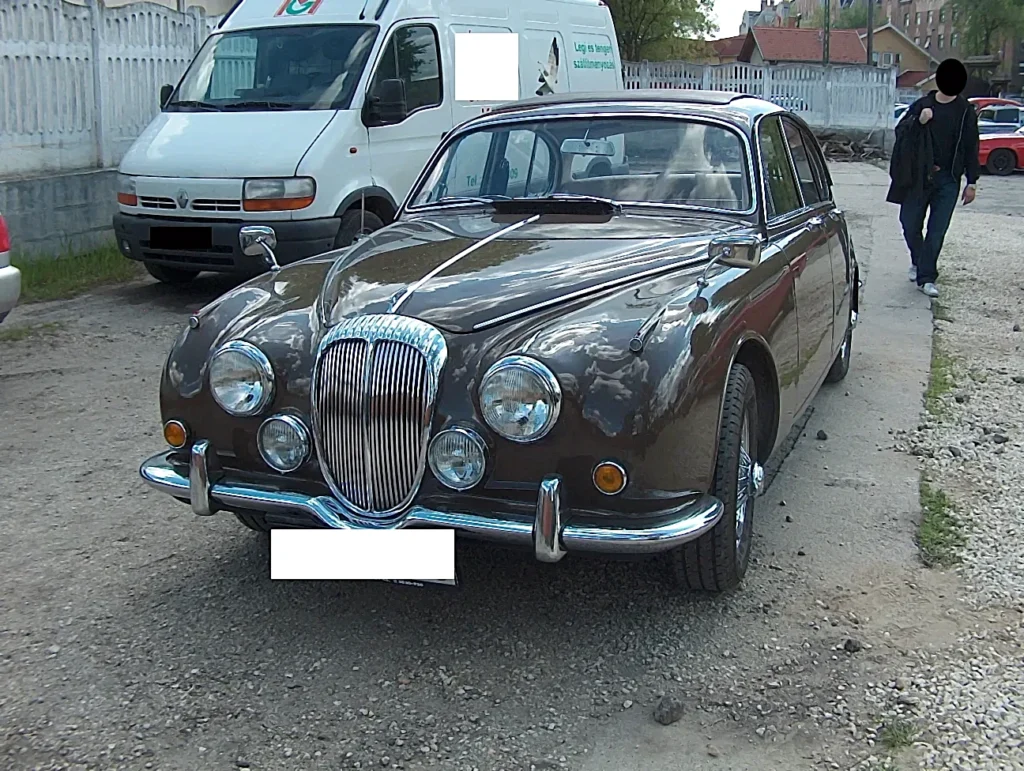 2009 áprilisában a budapesti Vasúttörténeti Parkban megrendezett Oldtimer Expo veterán autó- és motorkiállítás képei. Jaguar Mark 2