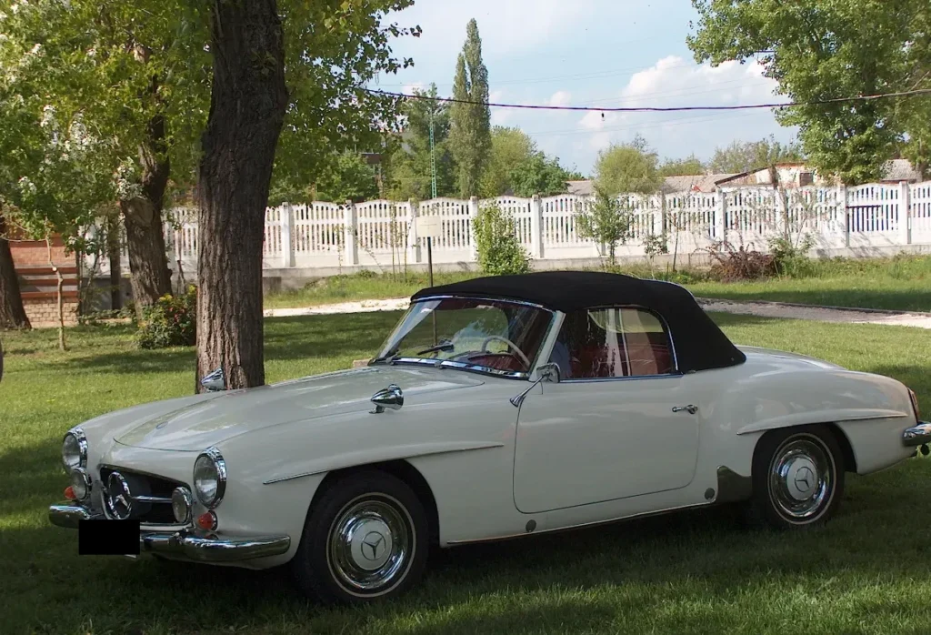 2009 áprilisában a budapesti Vasúttörténeti Parkban megrendezett Oldtimer Expo veterán autó- és motorkiállítás képei. Mercedes-Benz 190 SL
