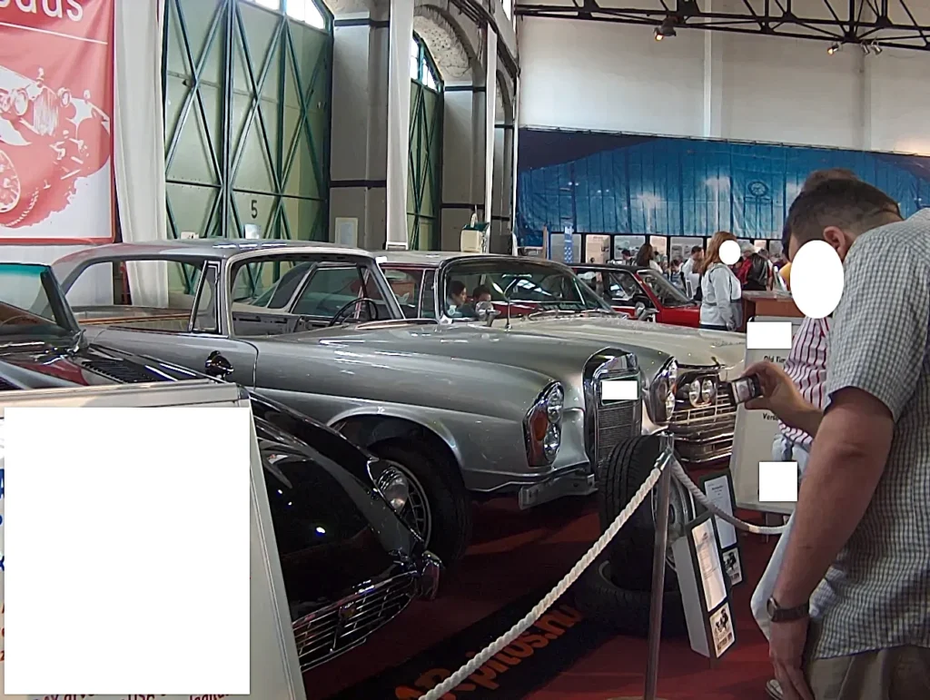 2009 áprilisában a budapesti Vasúttörténeti Parkban megrendezett Oldtimer Expo veterán autó- és motorkiállítás képei. Mercedesek kiállításon