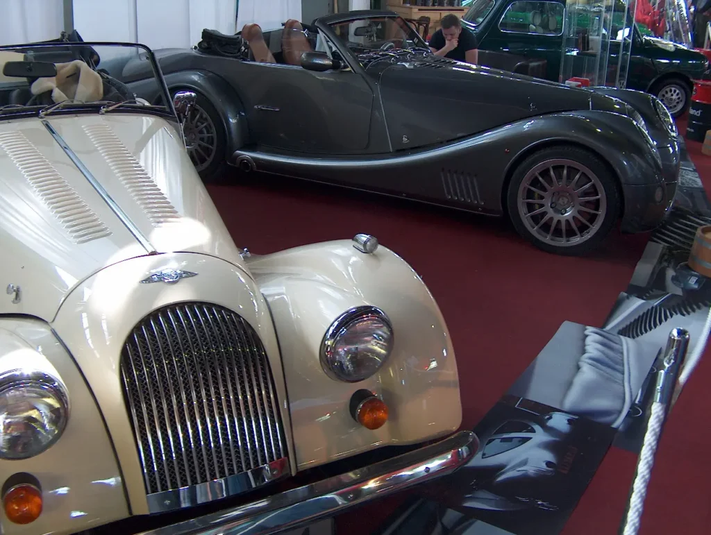 2009 áprilisában a budapesti Vasúttörténeti Parkban megrendezett Oldtimer Expo veterán autó- és motorkiállítás képei. Morgan Plus