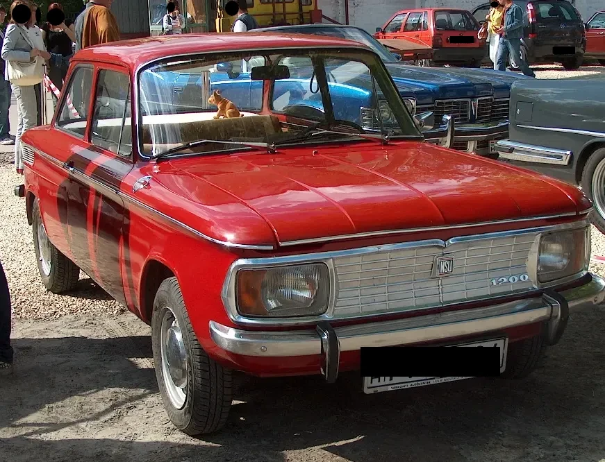 2009 áprilisában a budapesti Vasúttörténeti Parkban megrendezett Oldtimer Expo veterán autó- és motorkiállítás képei. NSU 1200