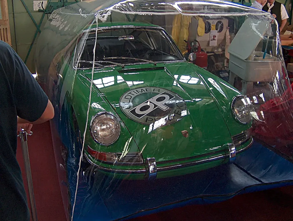 2009 áprilisában a budapesti Vasúttörténeti Parkban megrendezett Oldtimer Expo veterán autó- és motorkiállítás képei. Porsche 911