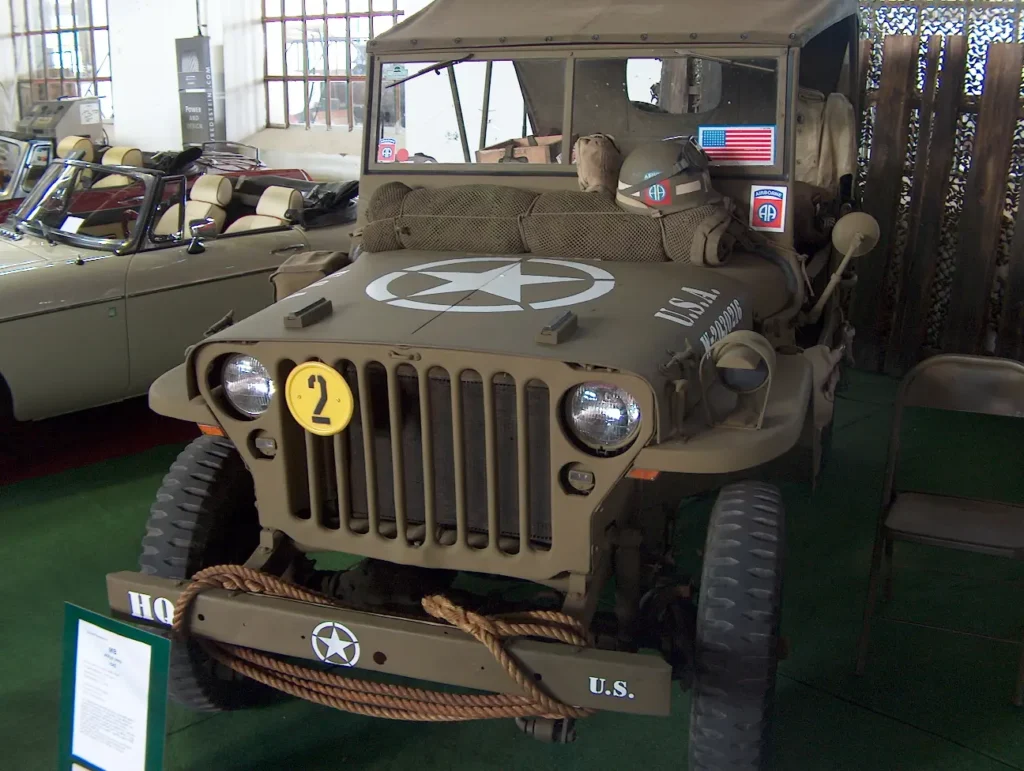 2009 áprilisában a budapesti Vasúttörténeti Parkban megrendezett Oldtimer Expo veterán autó- és motorkiállítás képei. Amerikai katonai jármű