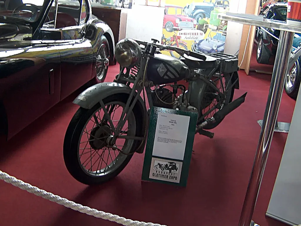 2009 áprilisában a budapesti Vasúttörténeti Parkban megrendezett Oldtimer Expo veterán autó- és motorkiállítás képei. Victoria motorkerékpár