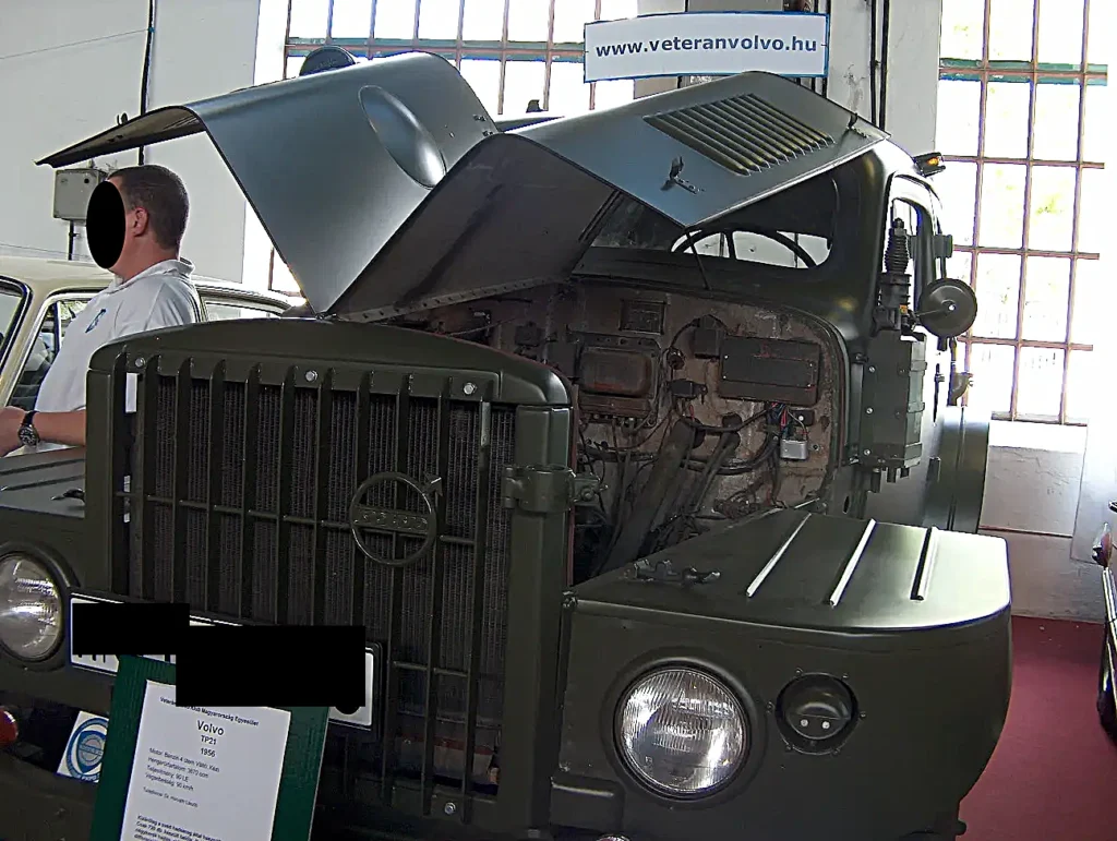 2009 áprilisában a budapesti Vasúttörténeti Parkban megrendezett Oldtimer Expo veterán autó- és motorkiállítás képei. Volvo katonai jármű