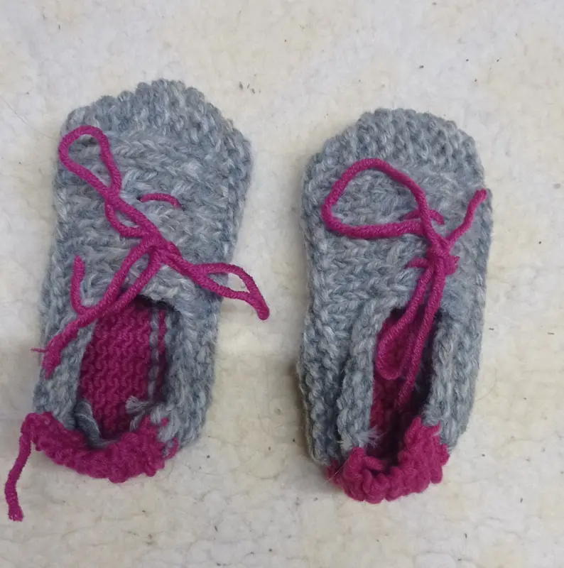 Gray-pink knitted baby shoes